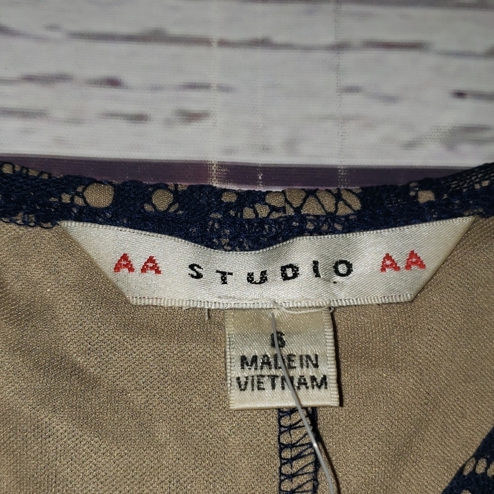 NWOT AA Studio Lace Peplum Dress - Picture 5 of 7